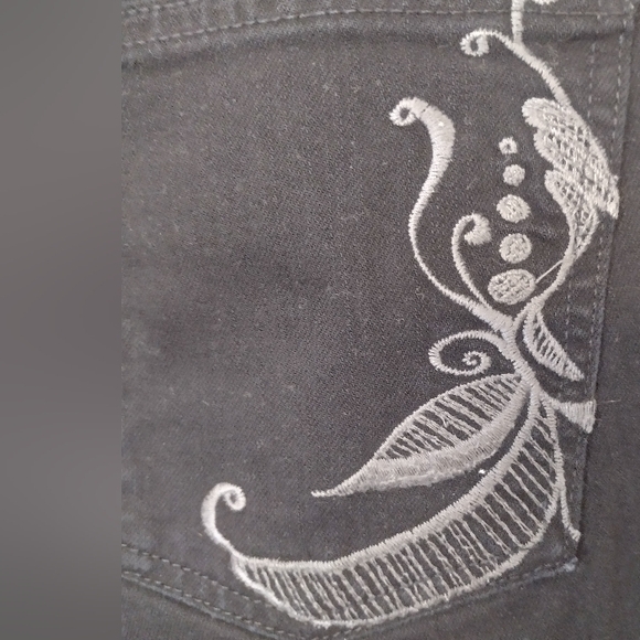 Lucky Brand Embroidered Lola Boot Women's Jeans - Picture 3 of 6